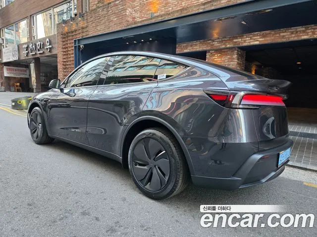 Tesla Model Y — фото 8
