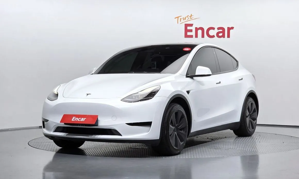 Tesla Model Y — фото 1