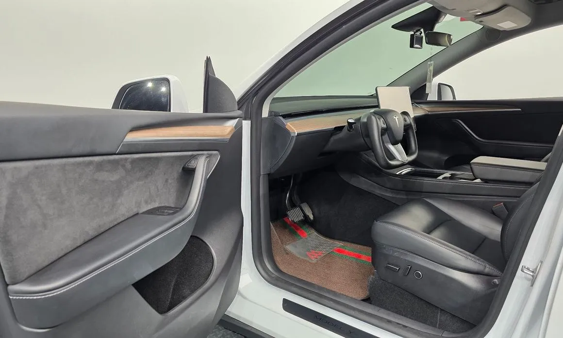 Tesla Model Y — фото 7