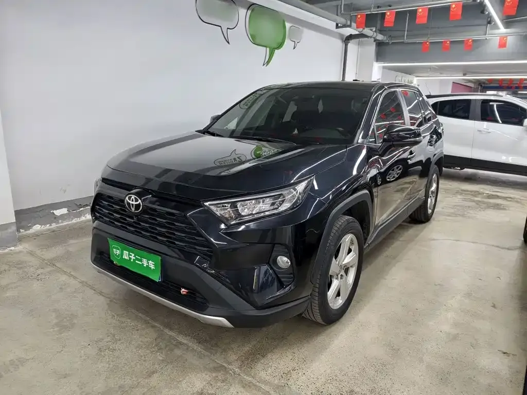 Toyota RAV4 — фото 1