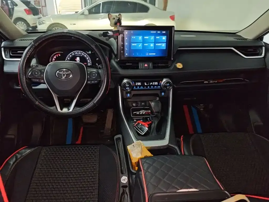 Toyota RAV4 — фото 3