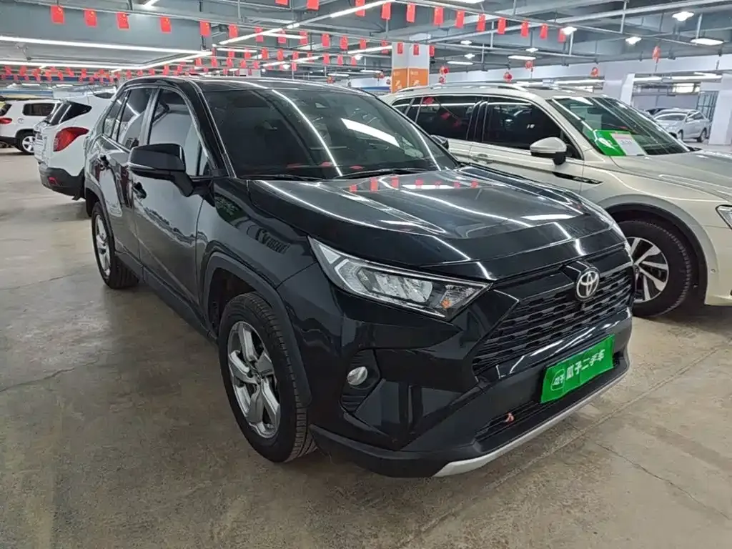 Toyota RAV4 — фото 7