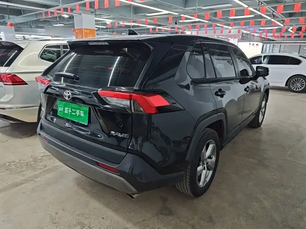 Toyota RAV4 — фото 4
