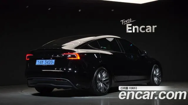 Tesla Model 3 — фото 5