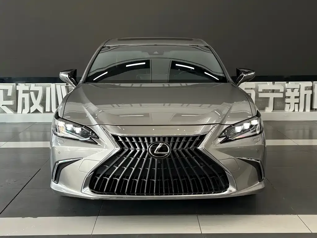 Lexus ES — фото 10