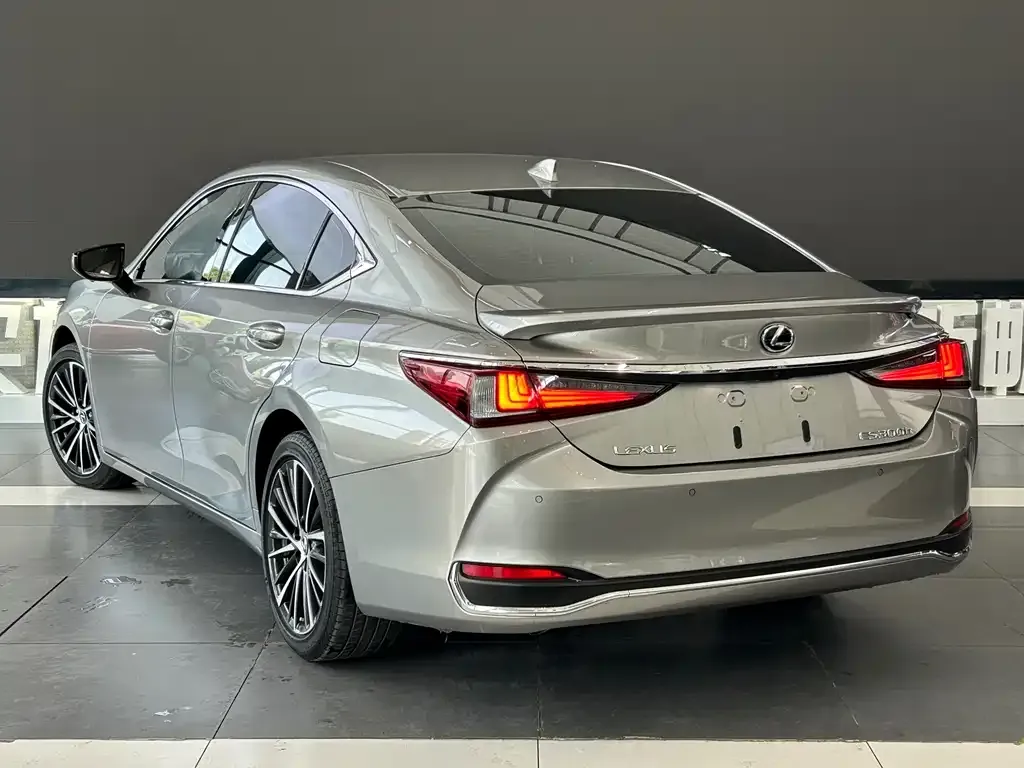 Lexus ES — фото 9