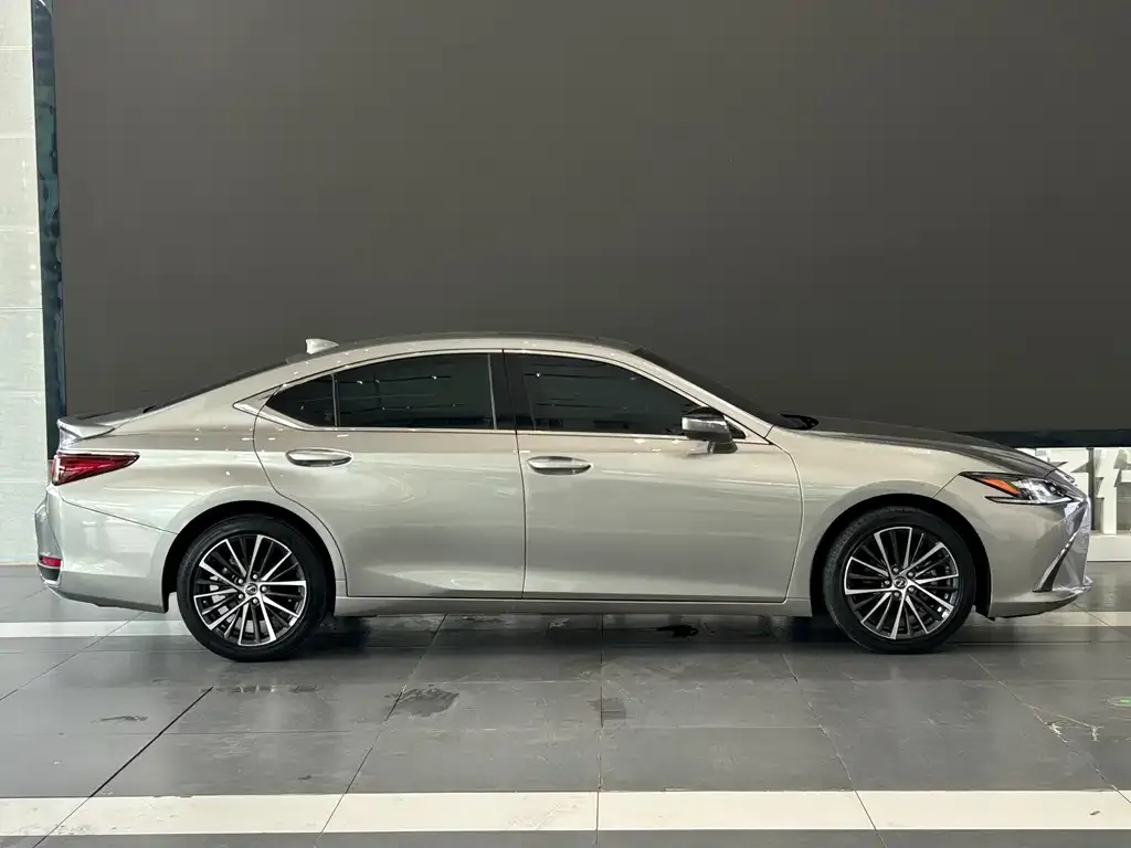 Lexus ES — фото 6