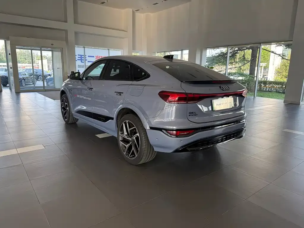 Audi Q6L Sportback e-tron — фото 7