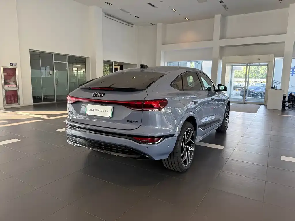 Audi Q6L Sportback e-tron — фото 10