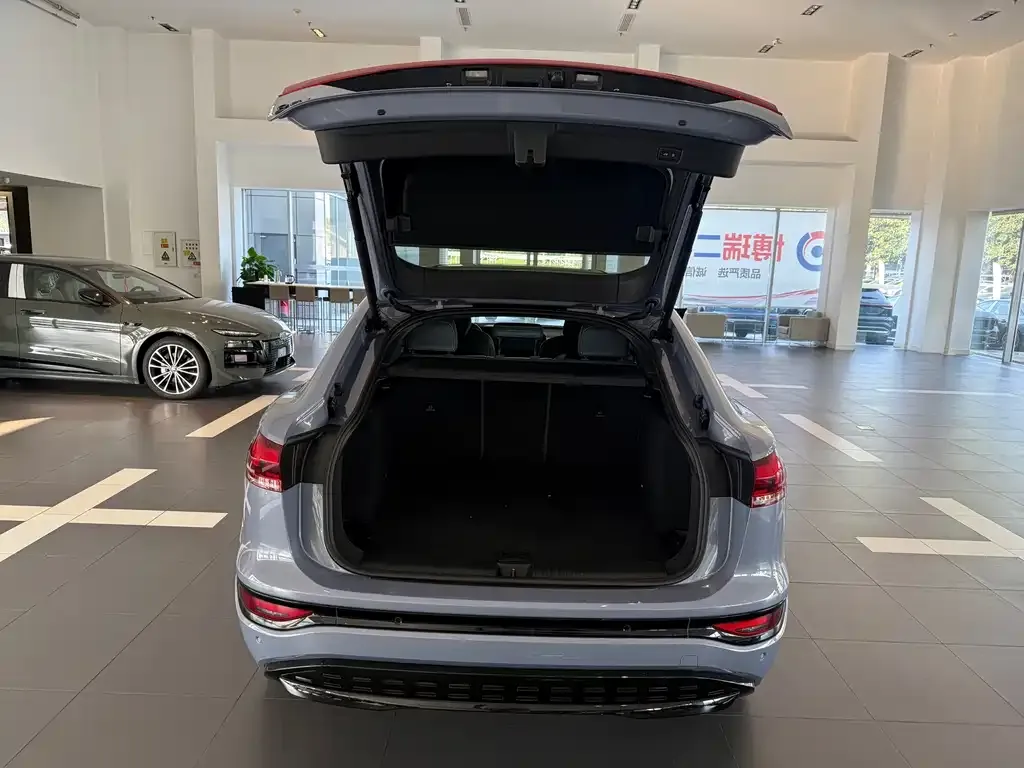 Audi Q6L Sportback e-tron — фото 2