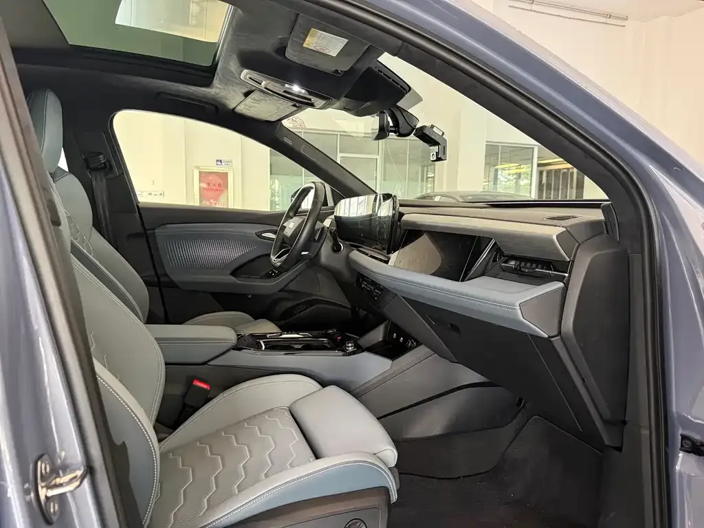Audi Q6L Sportback e-tron — фото 6
