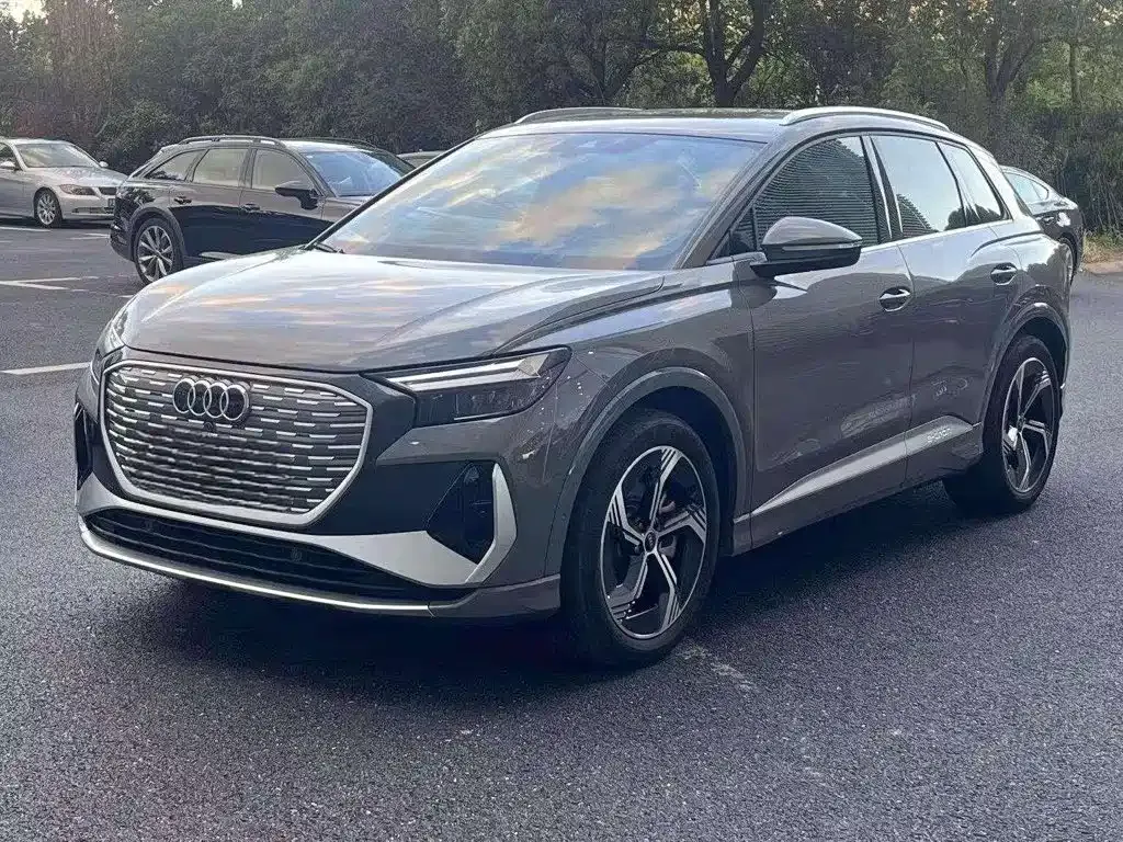Audi Q4 e-tron — фото 1