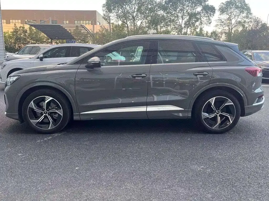 Audi Q4 e-tron — фото 8