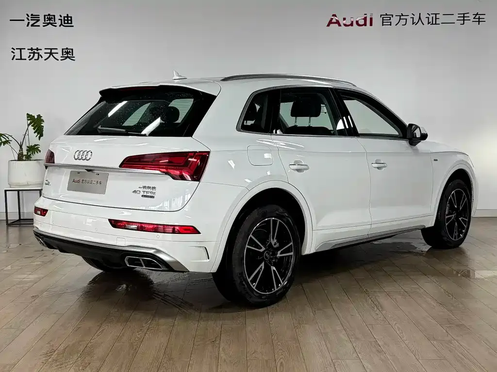 Audi Q5L — фото 6