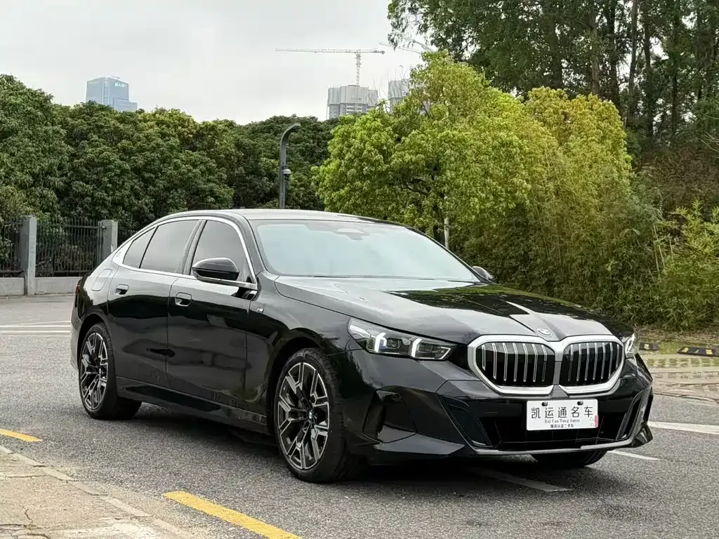 BMW 5 Series — фото 2