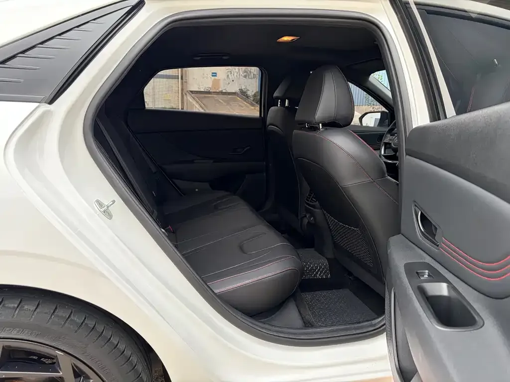 Hyundai Elantra — фото 3
