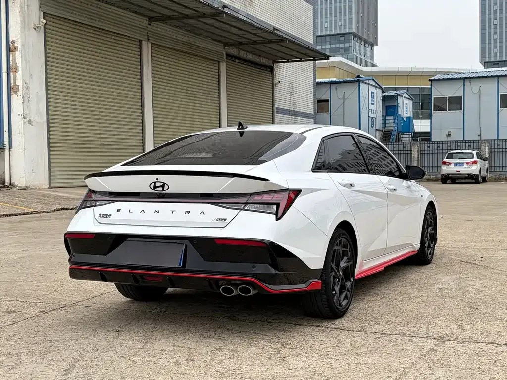 Hyundai Elantra — фото 5