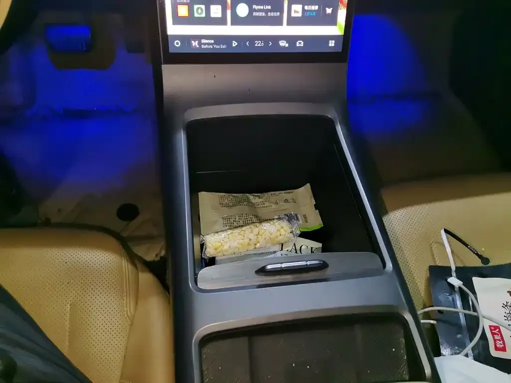 Geely Galaxy L6 — фото 10