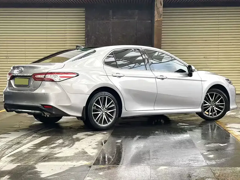 Toyota Camry — фото 7
