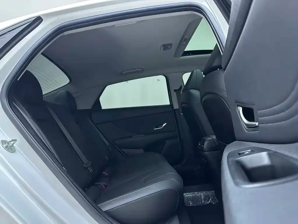 Hyundai Elantra — фото 8
