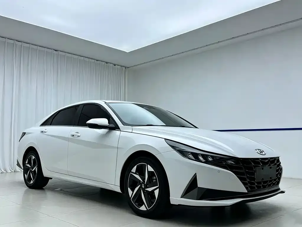 Hyundai Elantra — фото 5