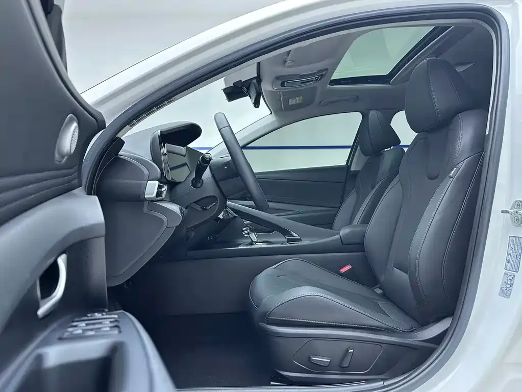 Hyundai Elantra — фото 9