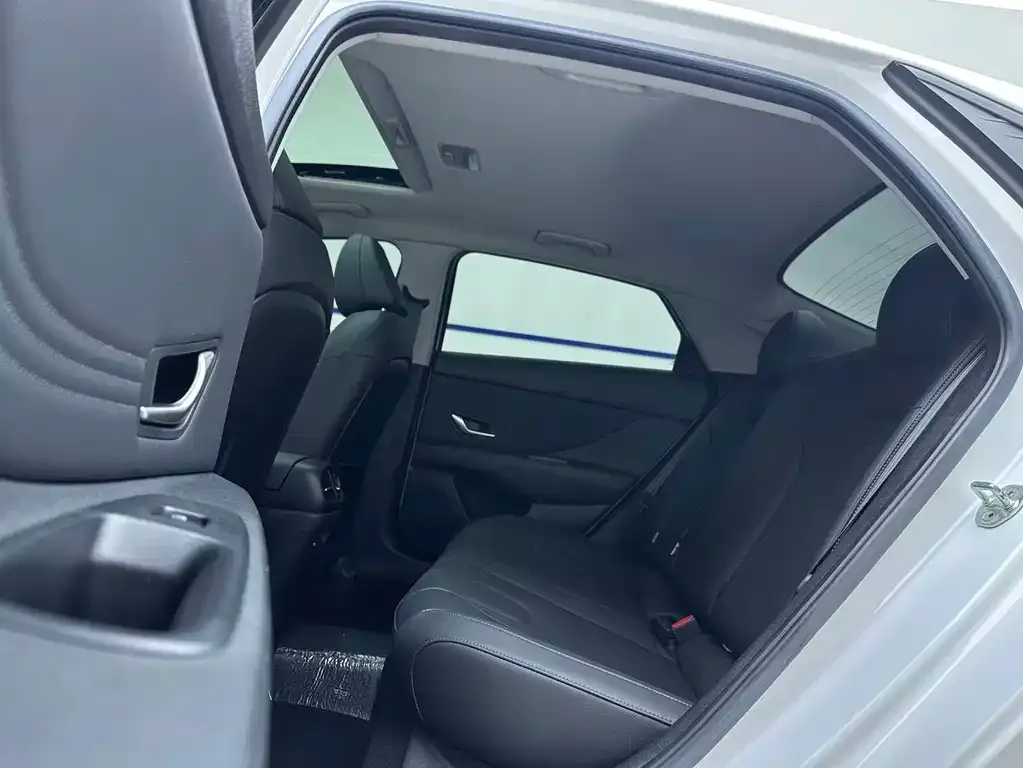 Hyundai Elantra — фото 10