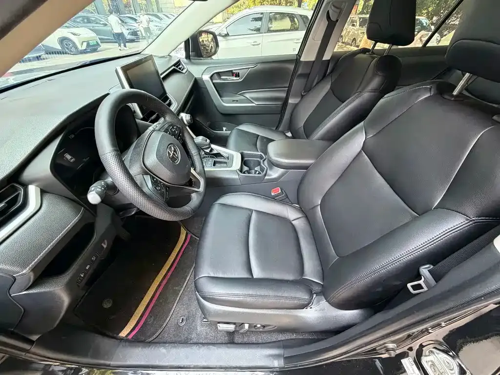 Toyota RAV4 — фото 4