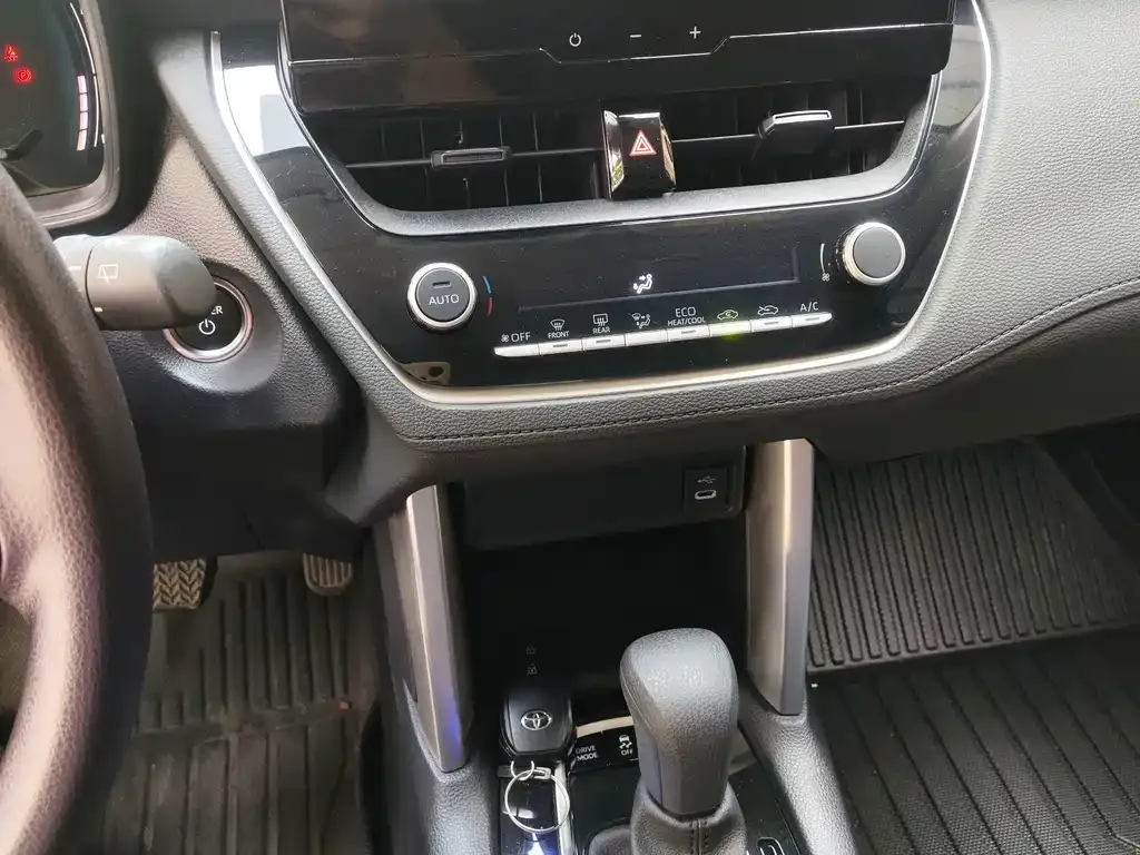 Toyota Corolla Cross — фото 8
