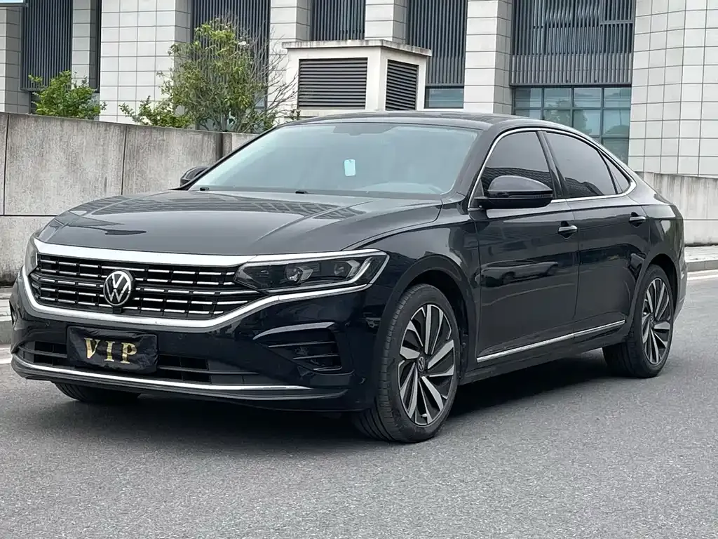 Volkswagen Passat — фото 1