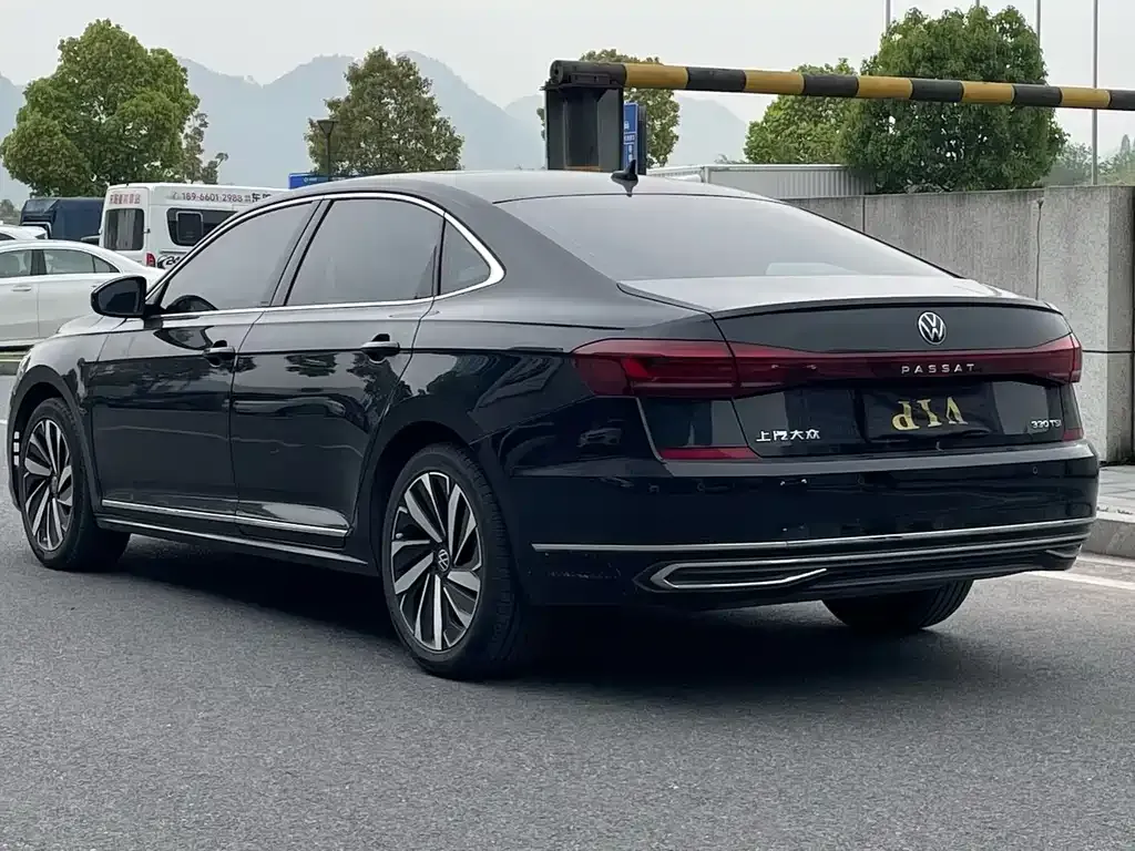 Volkswagen Passat — фото 9