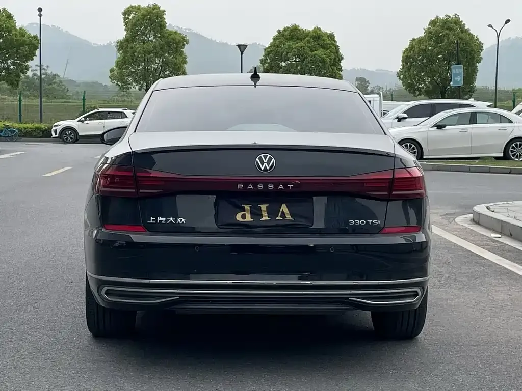 Volkswagen Passat — фото 7
