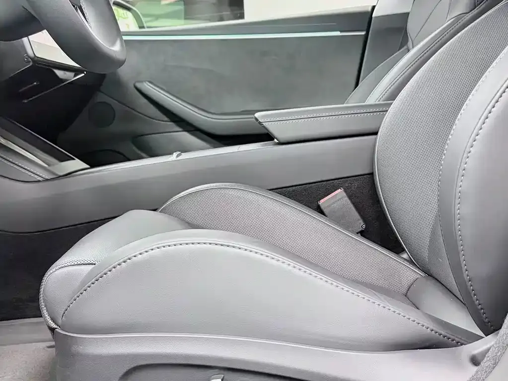 Tesla Model 3 — фото 10