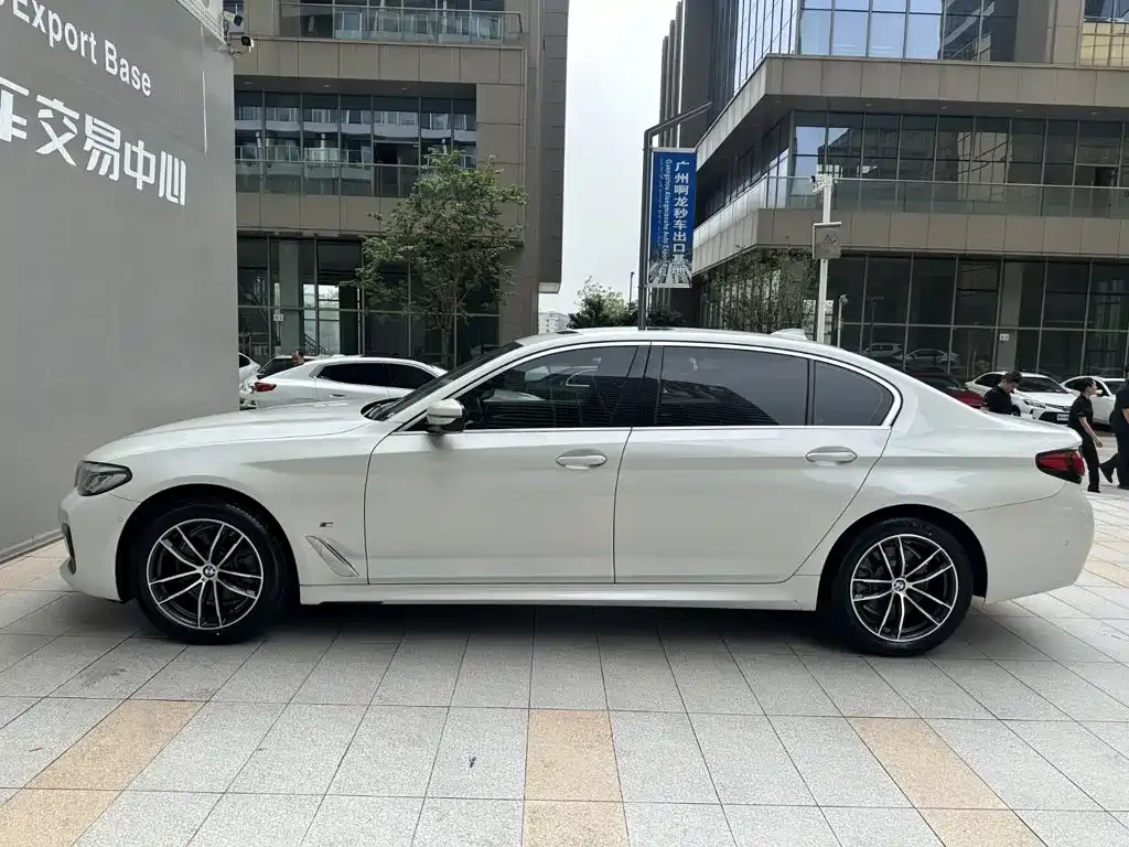 BMW 5 Series — фото 5