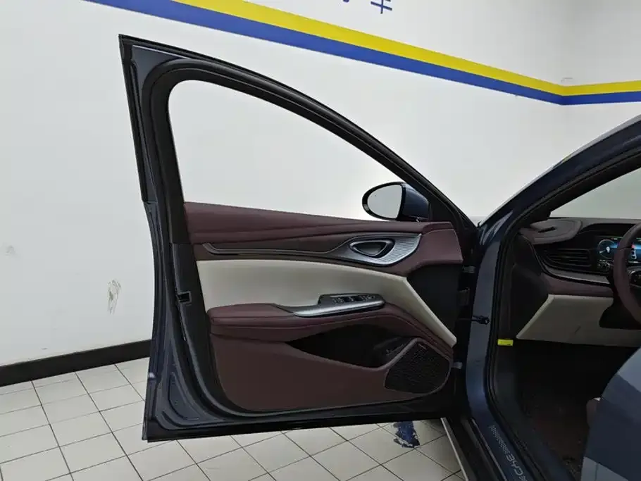 BYD Seal — фото 2