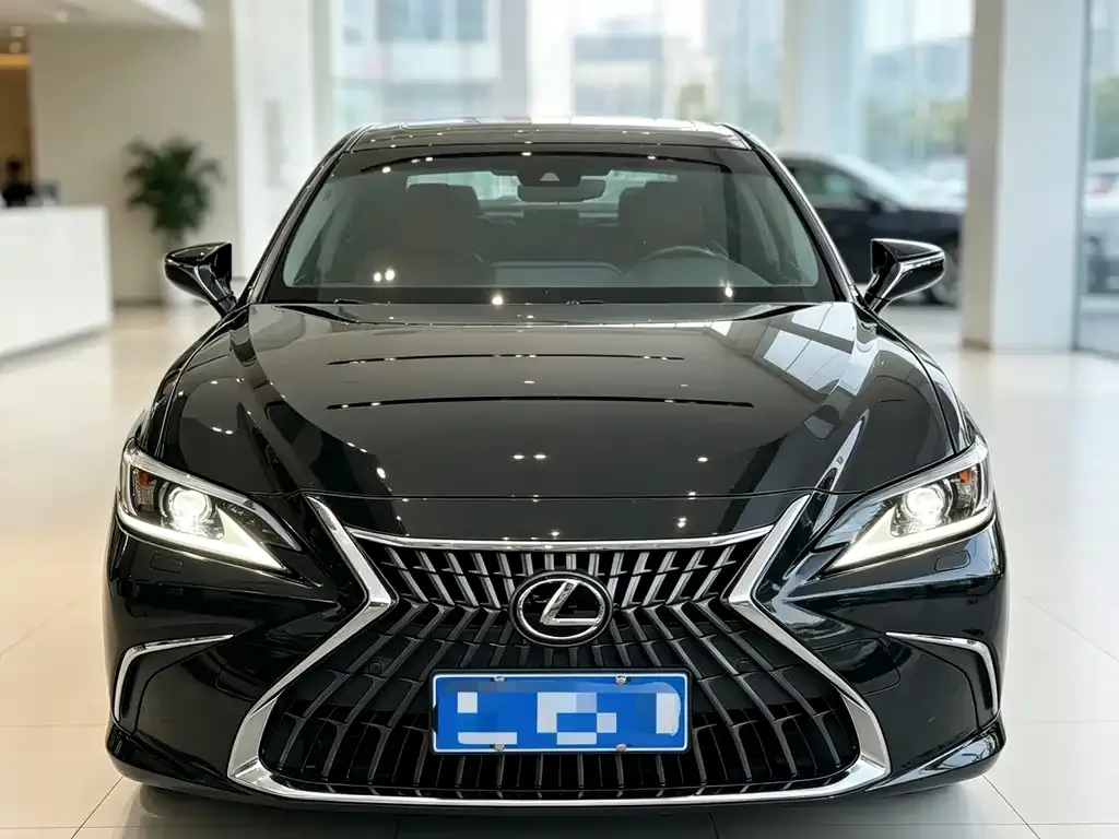 Lexus ES — фото 1