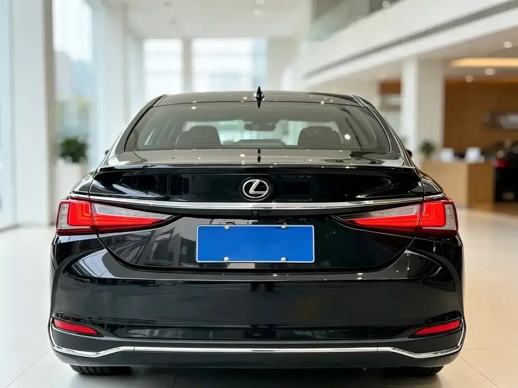 Lexus ES — фото 8