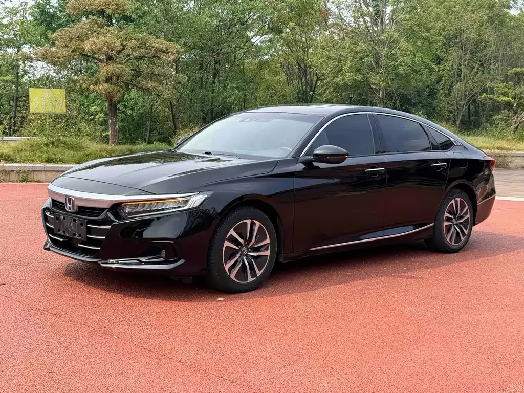Honda Accord — фото 1