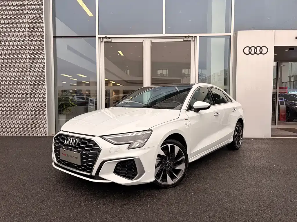 Audi A3 — фото 1
