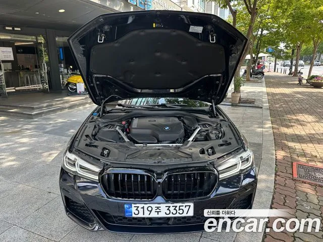 BMW 5-Series — фото 10