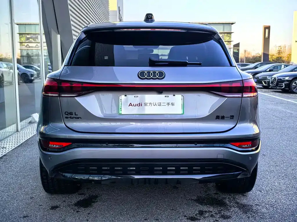 Audi Q6L e-tron — фото 2