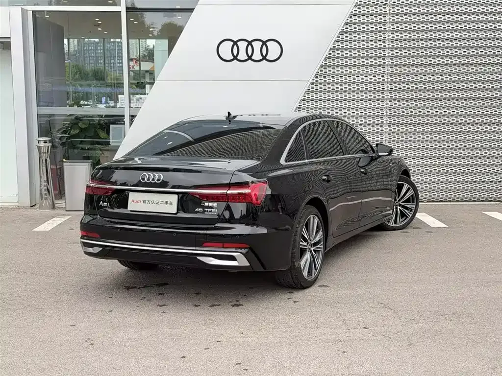 Audi A6L — фото 9