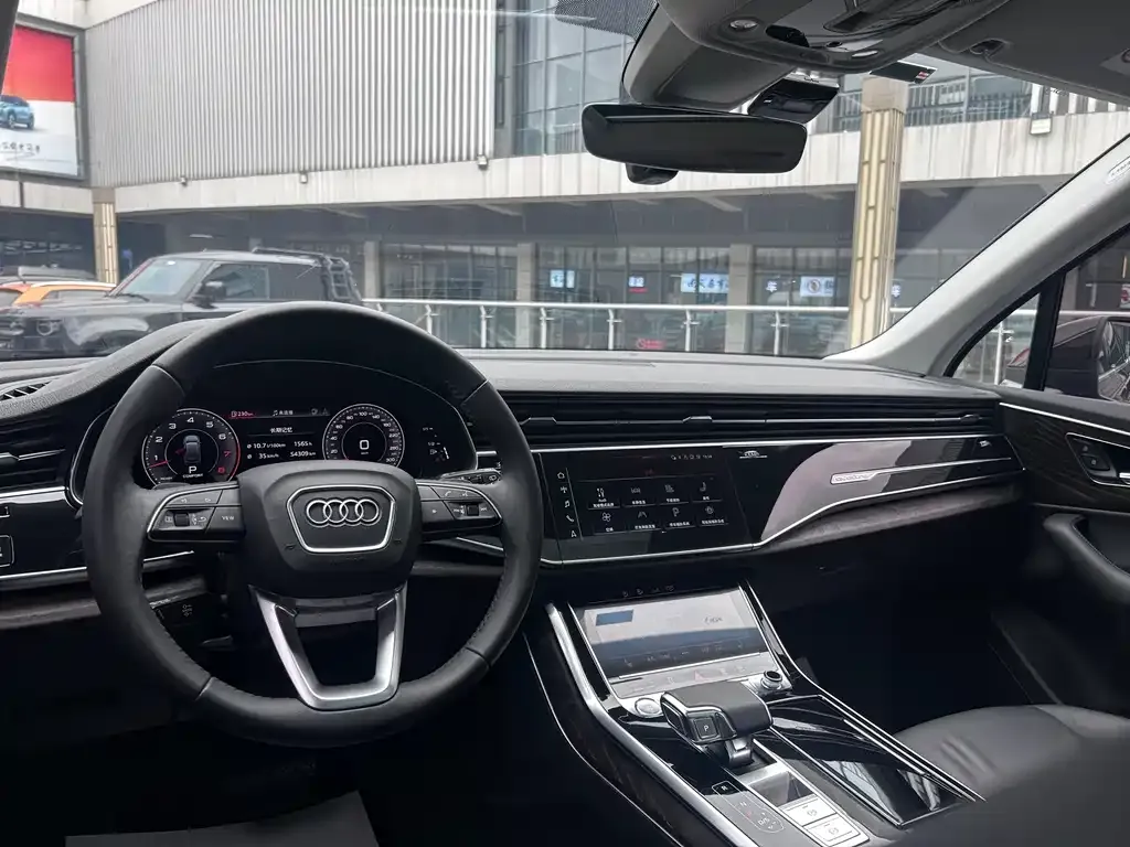 Audi Q7 — фото 10
