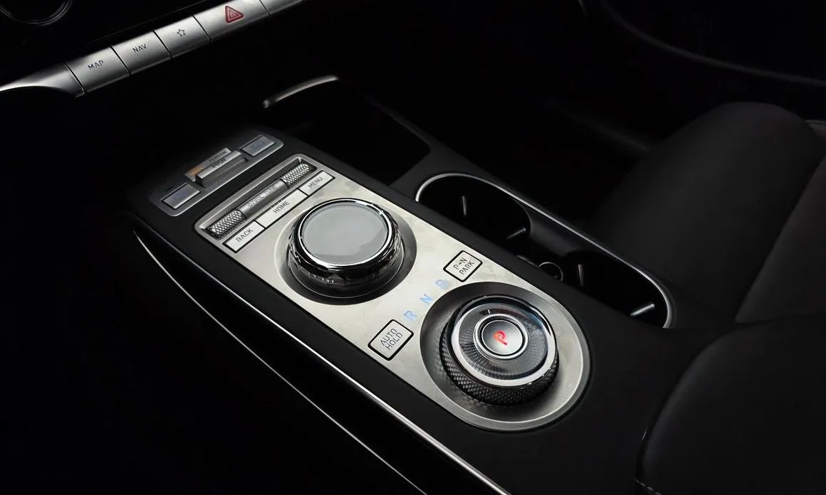 Genesis GV70 — фото 3