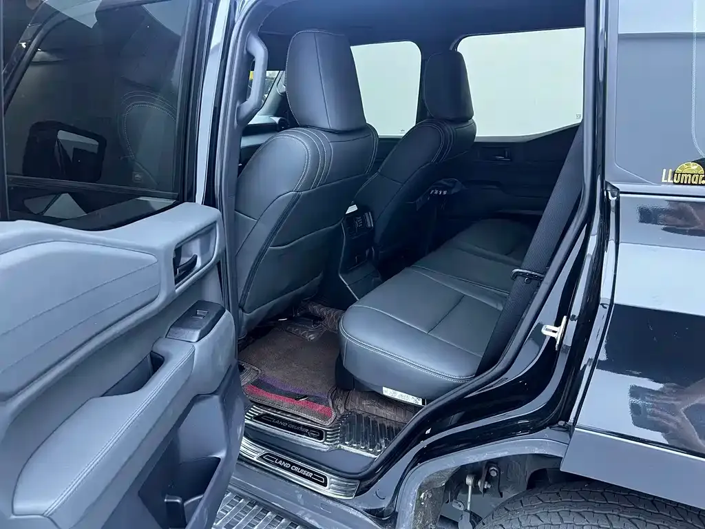Toyota Prado — фото 7
