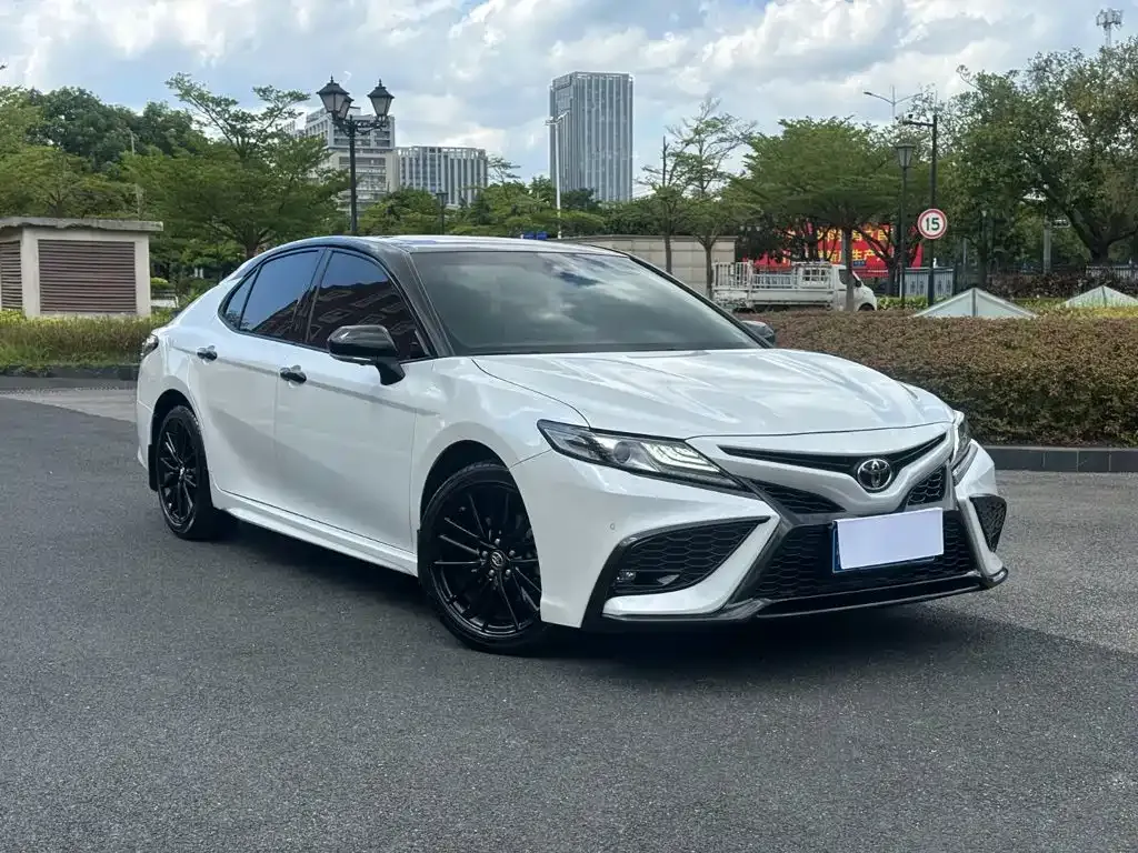 Toyota Camry — фото 5
