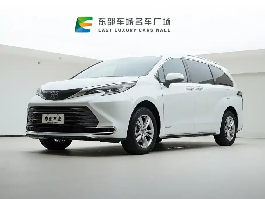 Toyota Sienna — фото 1