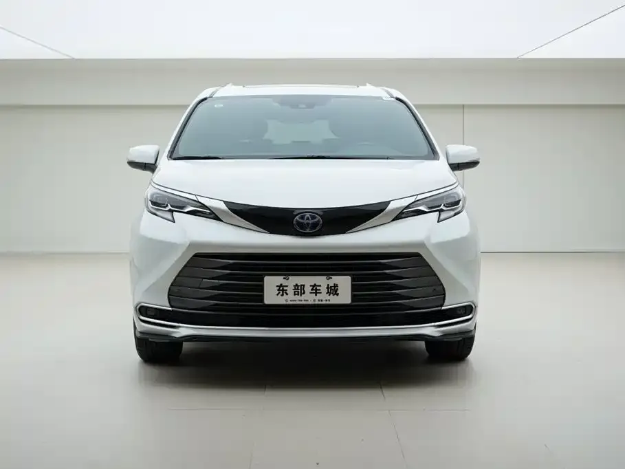 Toyota Sienna — фото 2