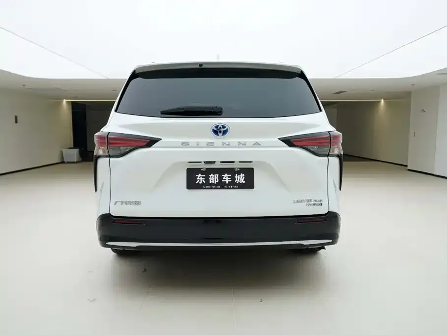 Toyota Sienna — фото 7