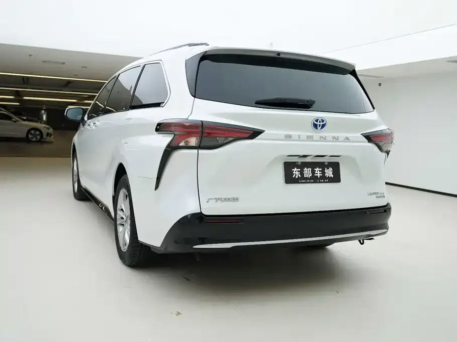 Toyota Sienna — фото 8